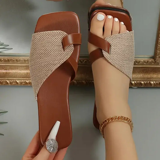 "RETRO CHIC" SANDALIA PLANA ULTRA LIVIANA